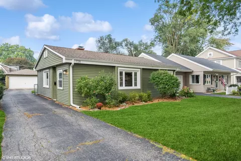 728 N Kennicott Ave, Arlington Heights, IL 60004