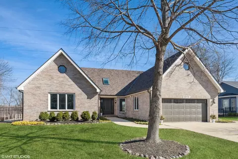 1306 Saint William Dr, Libertyville, IL 60048