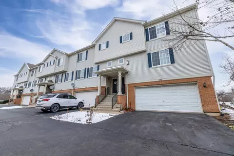 252 Evergreen Cir, Gilberts, IL 60136