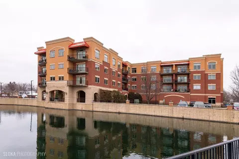 1200 N Foxdale Dr #101, Addison, IL 60101