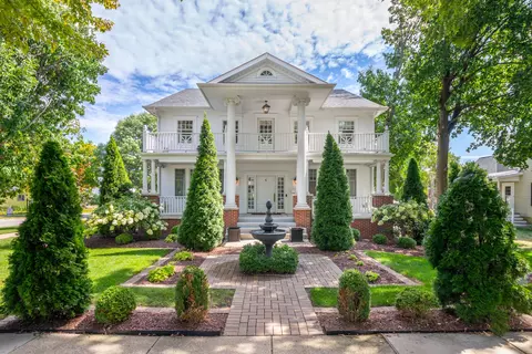 6 S Mill St, Naperville, IL 60540