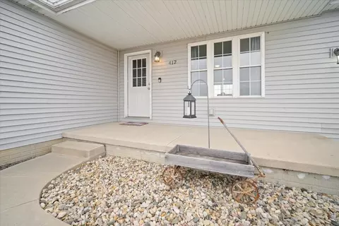 Exterior - 412 Travis Dr, Carlock, IL 61725 photo 3 of 5