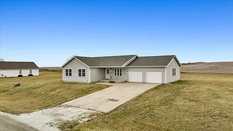 Exterior - 412 Travis Dr, Carlock, IL 61725 photo 4 of 5