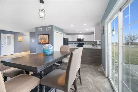 Dining - 412 Travis Dr, Carlock, IL 61725 photo 5 of 5