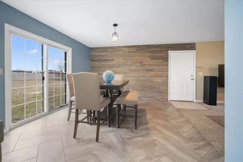 Dining - 412 Travis Dr, Carlock, IL 61725 photo 3 of 5