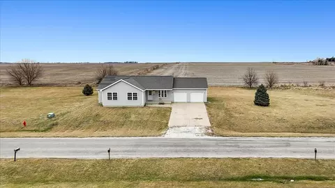Exterior - 412 Travis Dr, Carlock, IL 61725 photo 5 of 5