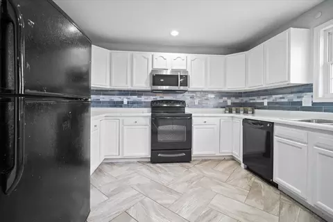 Kitchen - 412 Travis Dr, Carlock, IL 61725 photo 4 of 5