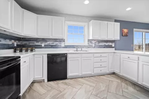 Kitchen - 412 Travis Dr, Carlock, IL 61725 photo 1 of 5