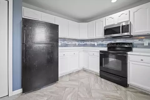 Kitchen - 412 Travis Dr, Carlock, IL 61725 photo 5 of 5