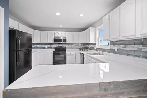 Kitchen - 412 Travis Dr, Carlock, IL 61725 photo 3 of 5
