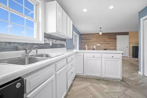 Kitchen - 412 Travis Dr, Carlock, IL 61725 photo 2 of 5