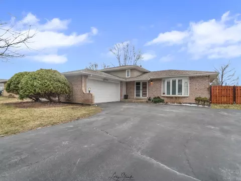 2301 E 207th St, Lynwood, IL 60411