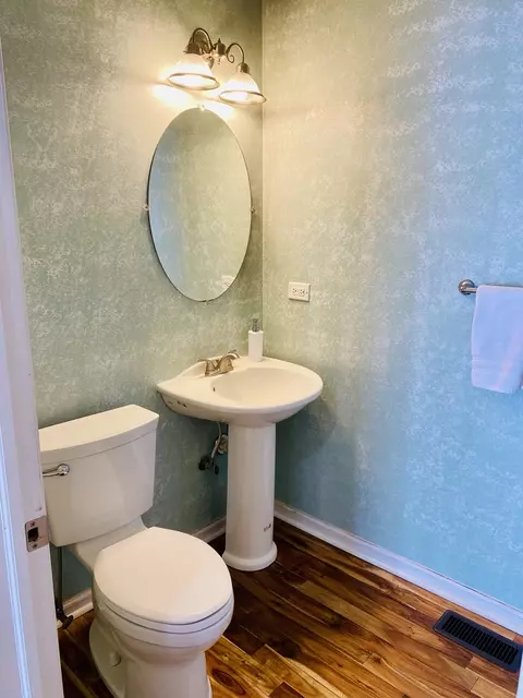 Bath - 914 Brook Meadow Dr, Compton, IL 61318 photo 1 of 2