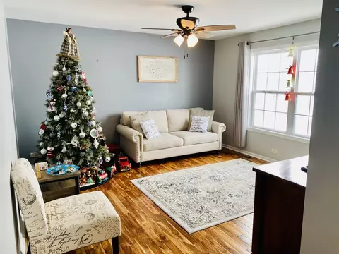 Living - 914 Brook Meadow Dr, Compton, IL 61318 photo 1 of 2