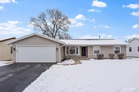 152 Tottenham Ln, Elk Grove Village, IL 60007