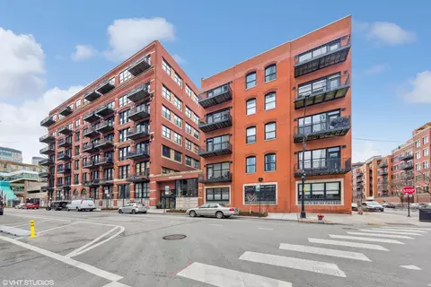 226 N Clinton St #309, Chicago, IL 60661