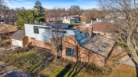 6500 N Nokomis Ave, Lincolnwood, IL 60712