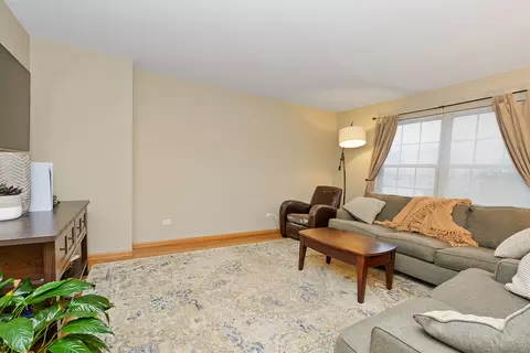 2008 S Austrian Pine St, Lockport, IL 60441 photo 2