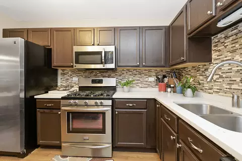 2008 S Austrian Pine St, Lockport, IL 60441 photo 3