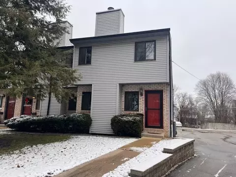 1108 E Jefferson St #15, Bloomington, IL 61701