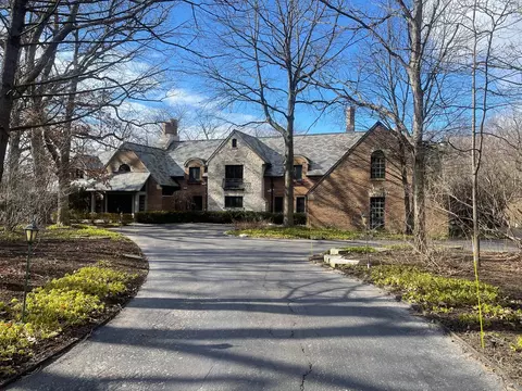 1560 S Ridge Rd, Lake Forest, IL 60045