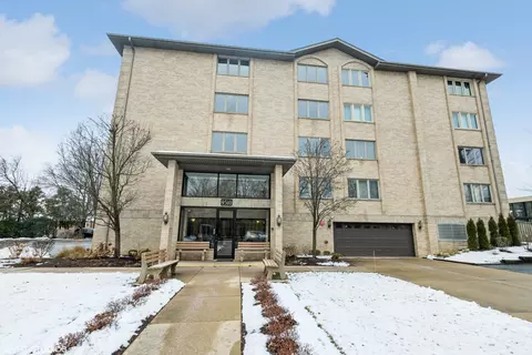 9510 S Kolmar Ave #305, Oak Lawn, IL 60453