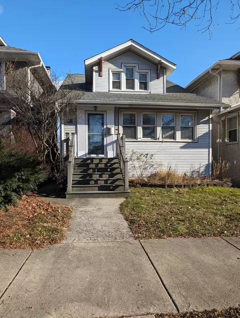 832 S Euclid Ave W, Oak Park, IL 60304