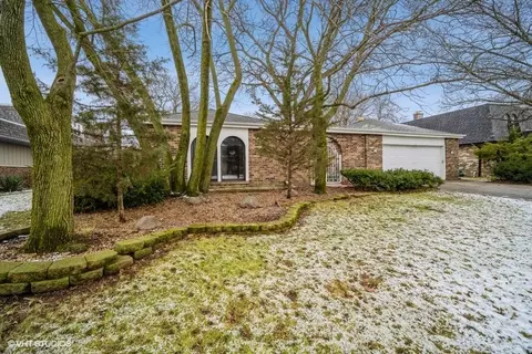 2285 Arbeleda Ln, Northbrook, IL 60062