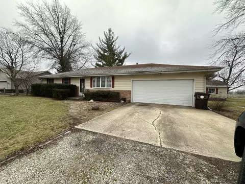 20 Green St, Fisher, IL 61843