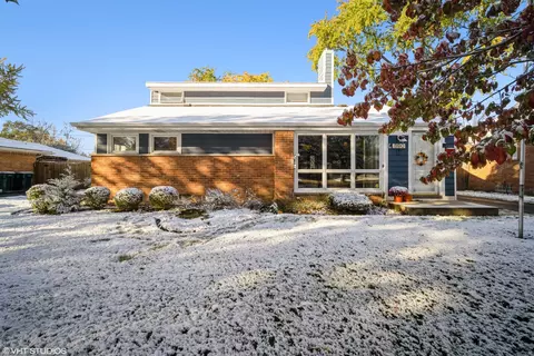 890 Meadow Rd, Northbrook, IL 60062