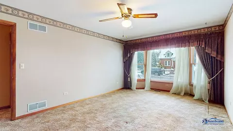 571 Clark St, Elgin, IL 60123 photo 17