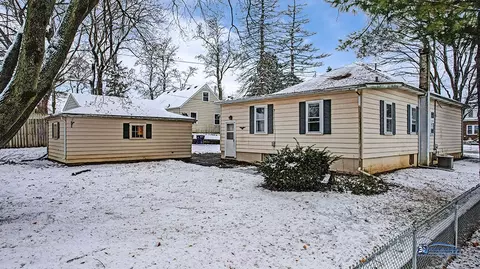 571 Clark St, Elgin, IL 60123 photo 5