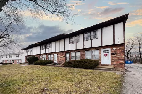 706 Golfcrest Rd #4, Normal, IL 61761 photo 2