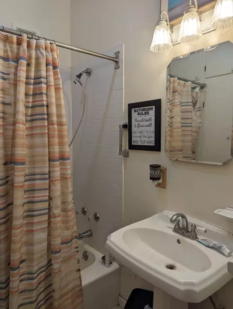 106 E Jefferson St, Freeport, IL 61032 photo 8