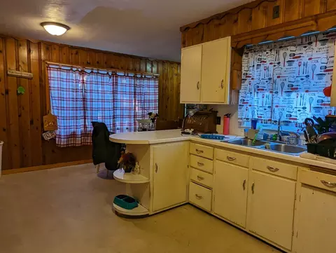 106 E Jefferson St, Freeport, IL 61032 photo 9