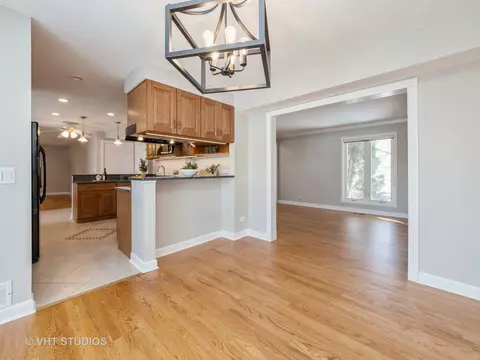 740 W Paddock Dr, Wheeling, IL 60090 photo 8