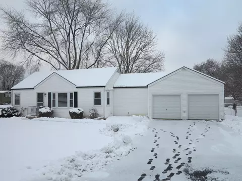 34 Evergreen St, Lake Zurich, IL 60047
