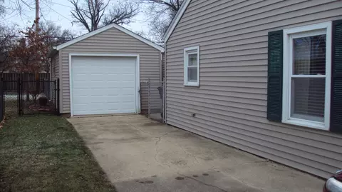 6 Gerald Rd, Rantoul, IL 61866 photo 2