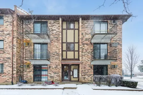 220 Klein Creek Ct #4D, Carol Stream, IL 60188