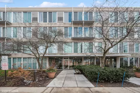 2555 Gross Point Rd #305, Evanston, IL 60201