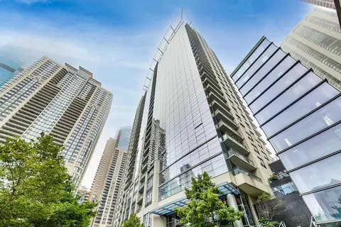 201 N Westshore Dr #1802, Chicago, IL 60601