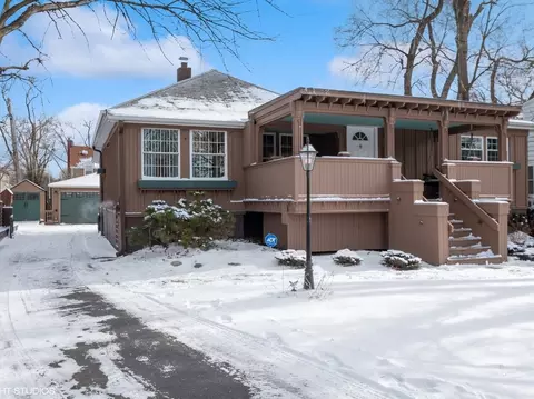 207 Happ Rd, Northfield, IL 60093