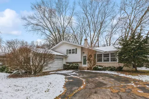 1221 Olympus Dr, Naperville, IL 60540