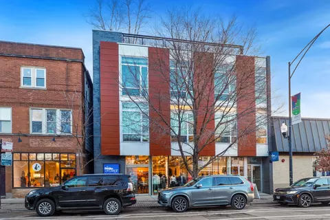 2041 W Roscoe St #2S, Chicago, IL 60618
