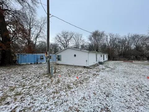 613 E Dodge St, Farmer City, IL 61842