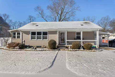 448 N Market St, Monticello, IL 61856