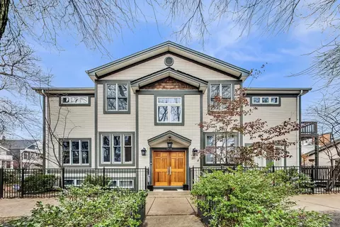 1900 W Wellington Ave, Chicago, IL 60657