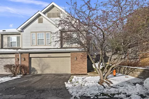2971 Saganashkee Ln, Naperville, IL 60564