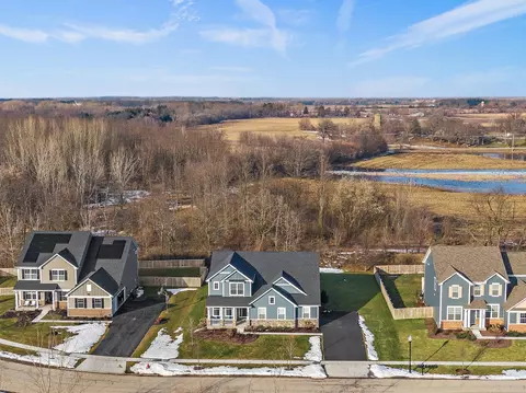 858 Marlisle Ct, Elgin, IL 60124 photo 2