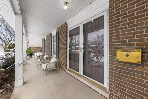 1785 Windsor Dr, Wheaton, IL 60189 photo 2